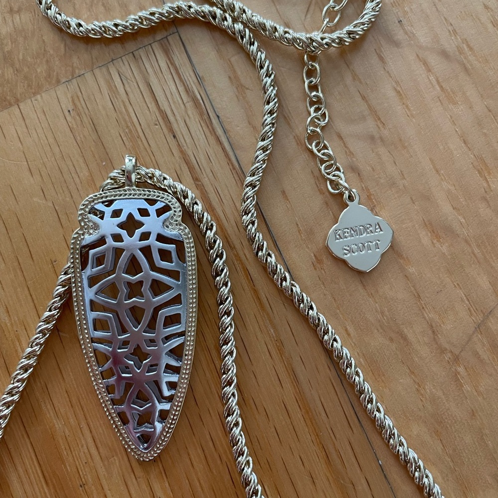 Kendra Scott necklace. Silver pendant with gold chain